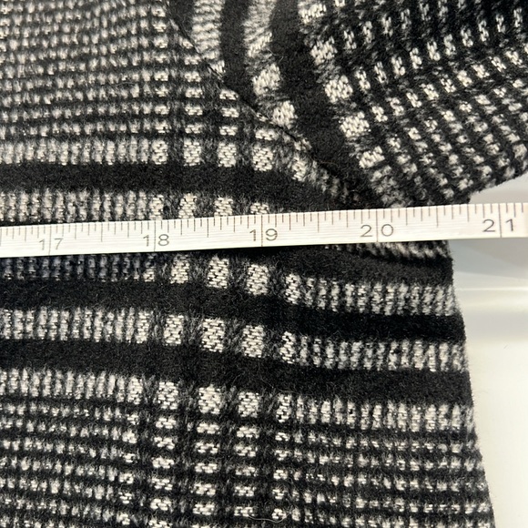 Anthropologie Hazel black & Gray Plaid Swing Coat Sz Medium BIG buttons ¾ sleeve - Picture 15 of 17